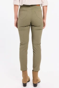 Pantalón slim color