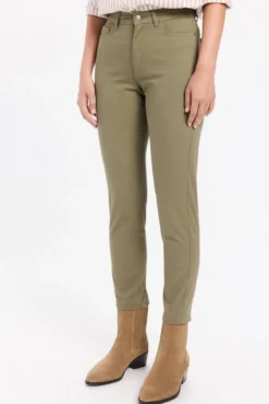 Pantalón slim color