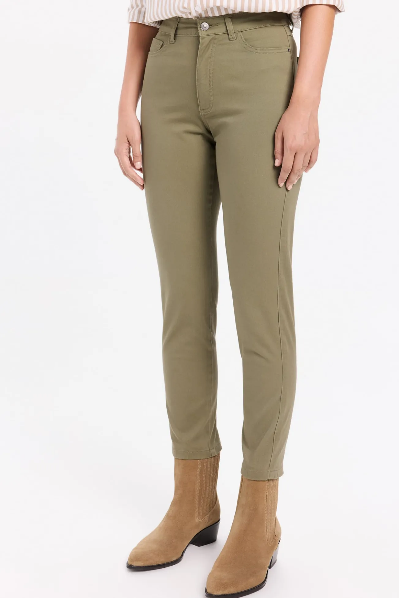Pantalón slim color