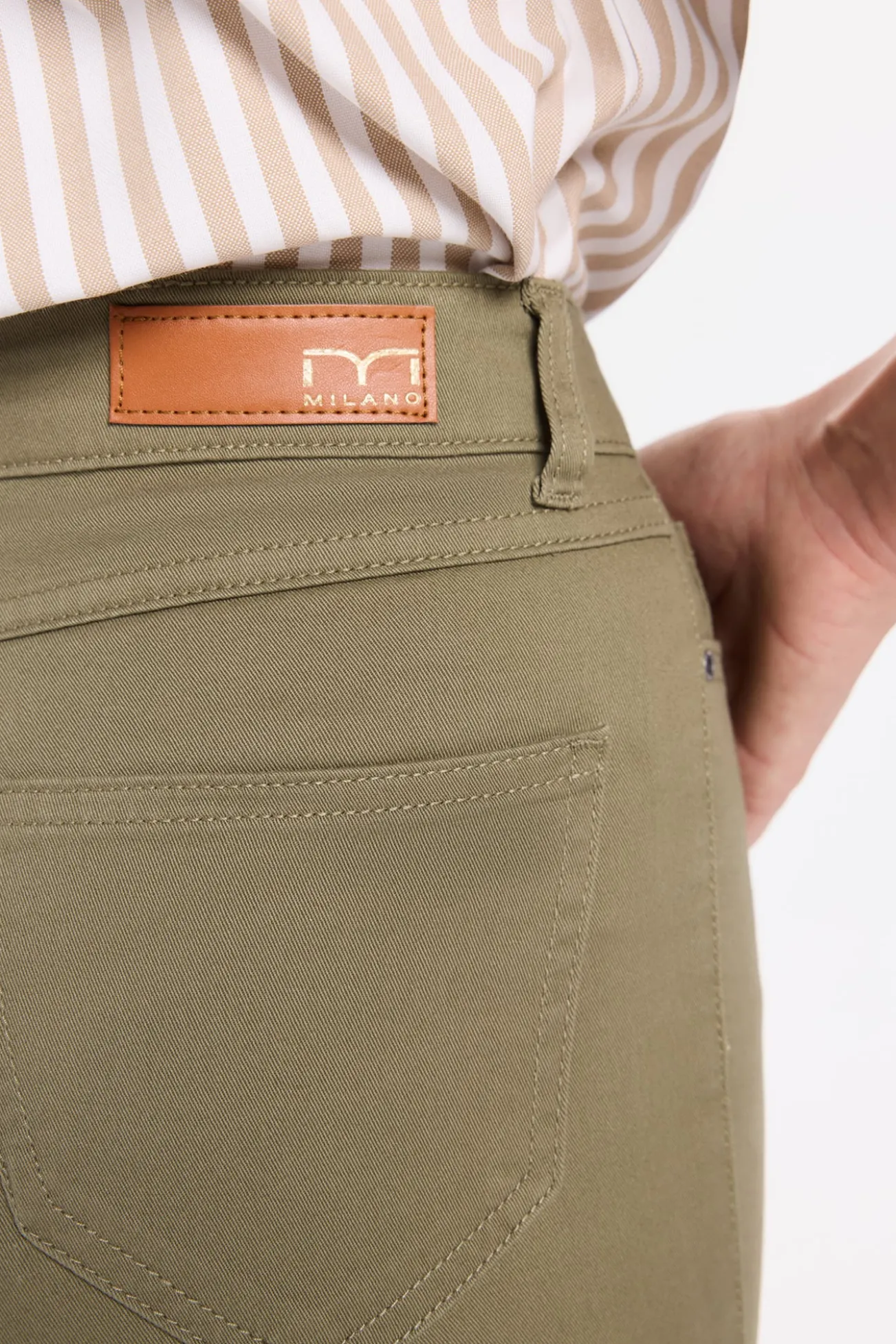 Pantalón slim color