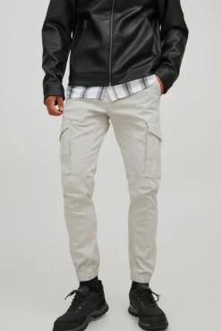 Pantalón slim fit cargo