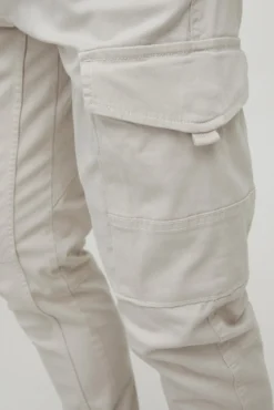 Pantalón slim fit cargo