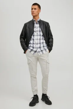 Pantalón slim fit cargo