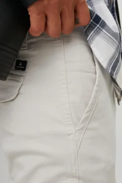 Pantalón slim fit cargo