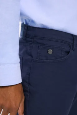 Pantalón slim fit color