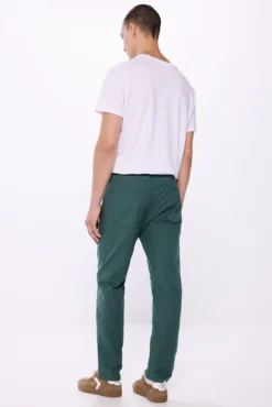 Pantalón slim fit color