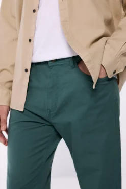 Pantalón slim fit color