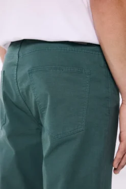 Pantalón slim fit color