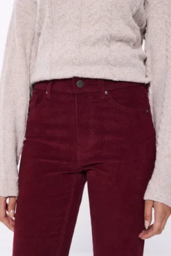 Pantalón slim pana