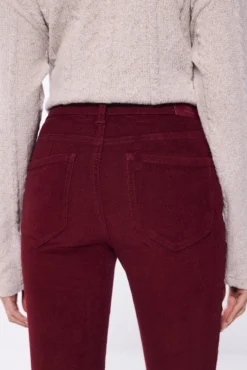 Pantalón slim pana