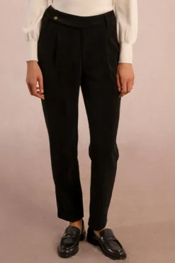 Pantalón tobillero en tejido de micropana