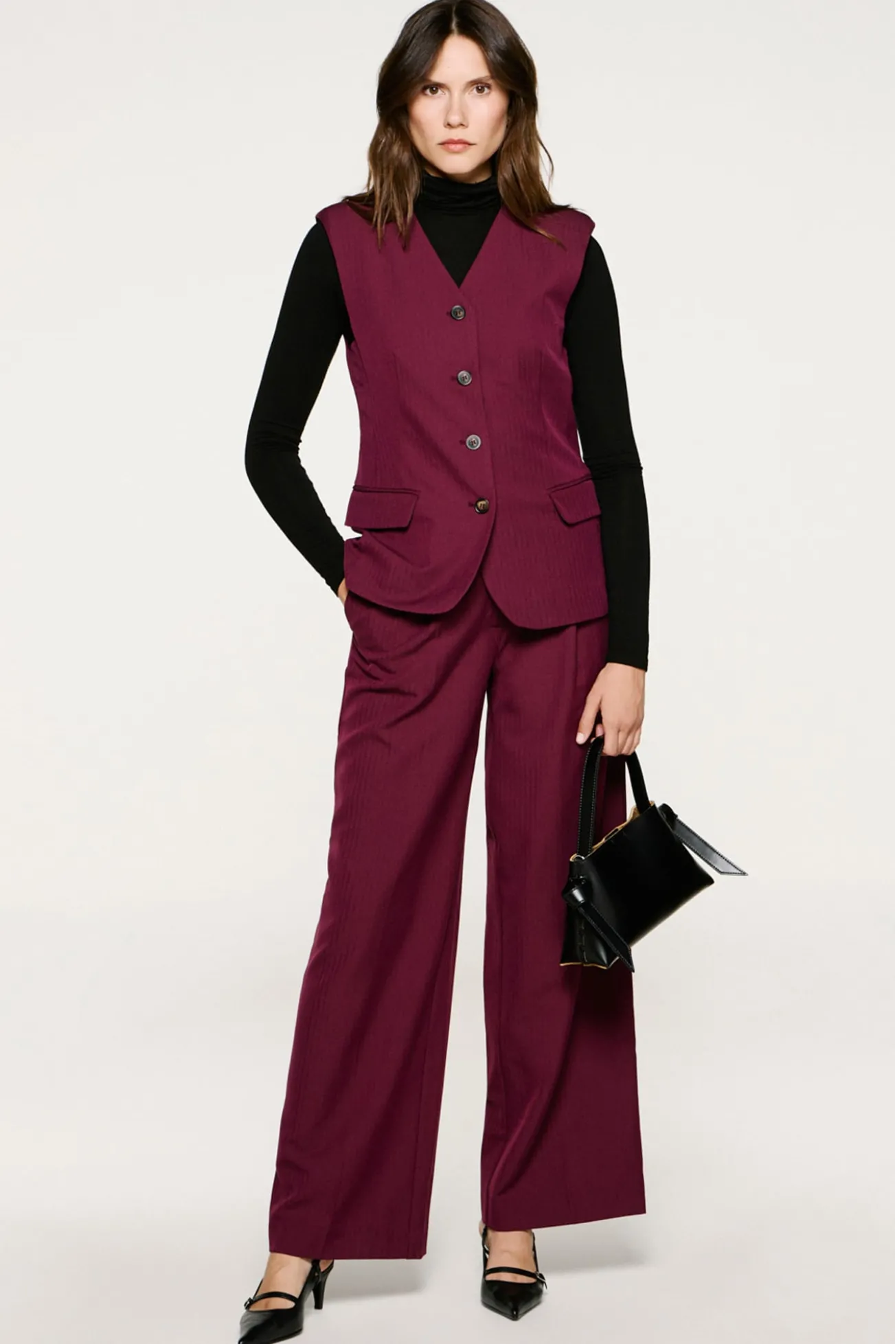 Pantalón traje pinzas.