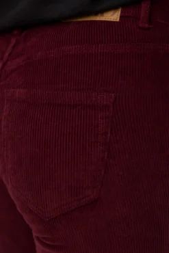 Pantalón vaquero acampanado