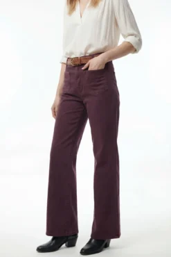 Pantalón vaquero con bolsillos delanteros