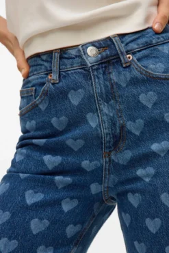 Pantalón vaquero estampado
