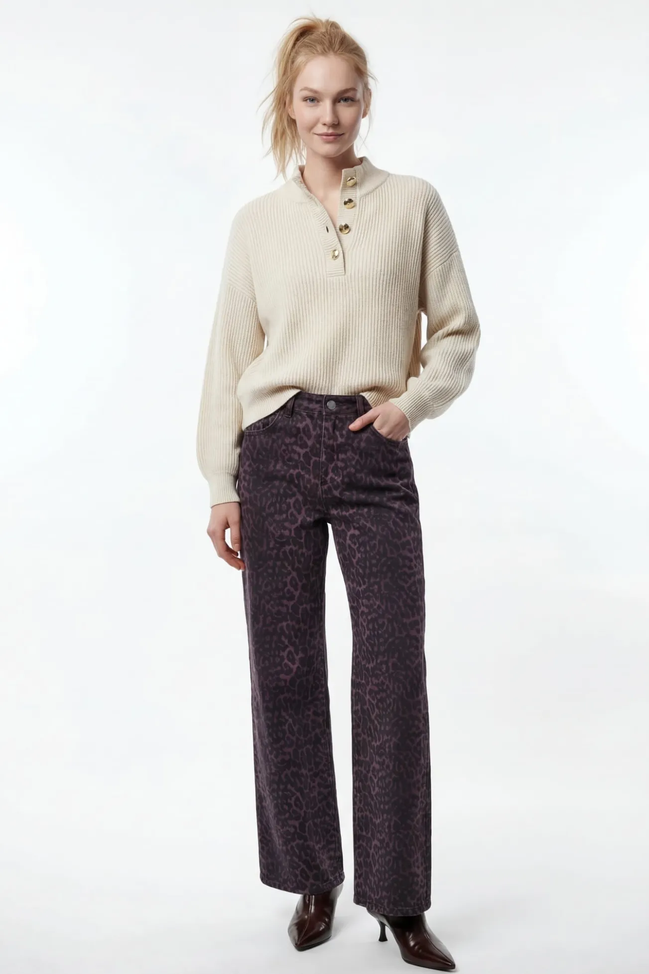 Pantalón vaquero estampado leopardo