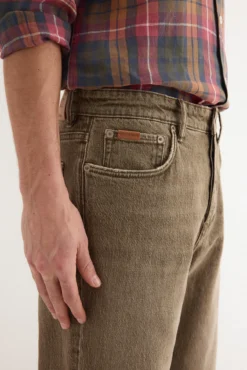 Pantalón vaquero marrón new straight