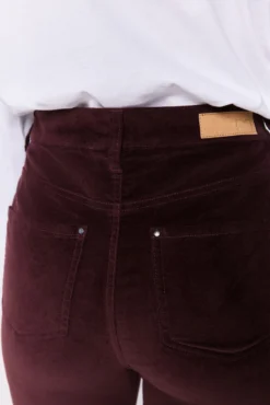 Pantalón velvetón 5 bolsillos