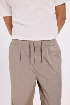 Pantalón wide fit pinzas