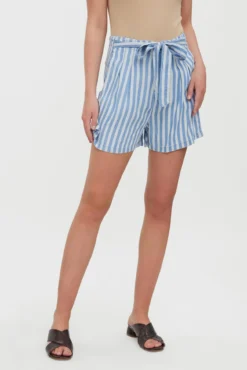 Pantalones cortos con cinturón