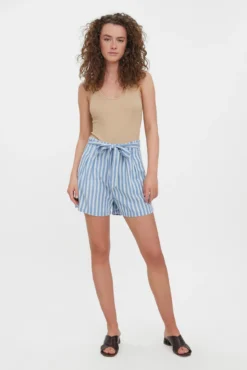 Pantalones cortos con cinturón