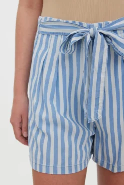 Pantalones cortos con cinturón
