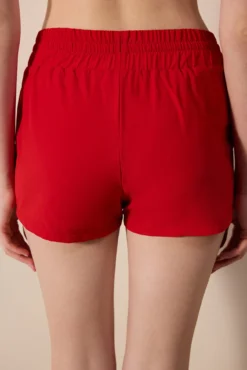 Pantalones cortos de playa rojos