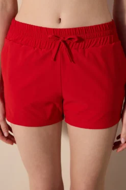 Pantalones cortos de playa rojos