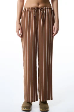 Pantalones largos marrón rayas