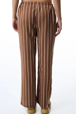 Pantalones largos marrón rayas
