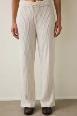 Pantalones rectos de punto trenzado.