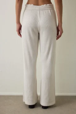 Pantalones rectos de punto trenzado.