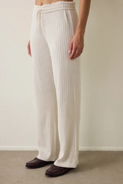 Pantalones rectos de punto trenzado.