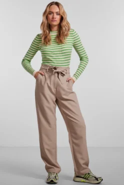 Pantalon recto de cintura alta