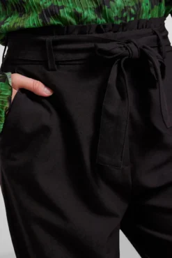 Pantalon recto de cintura alta