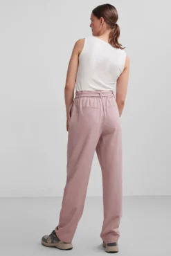 Pantalon recto de cintura alta