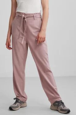 Pantalon recto de cintura alta