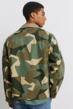 Parka camuflaje cuello contraste