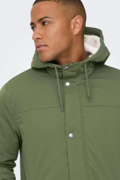 Parka con capucha