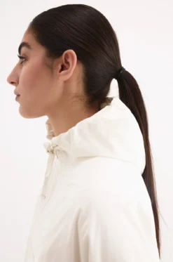 Parka corta capucha