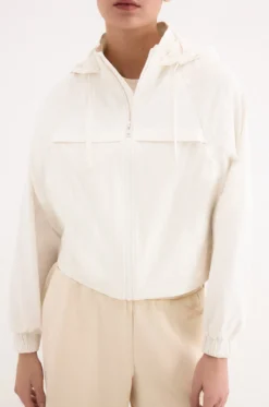 Parka corta capucha