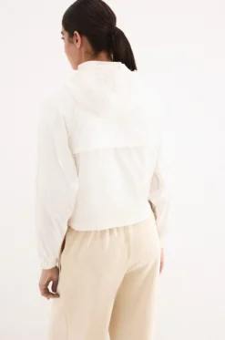 Parka corta capucha
