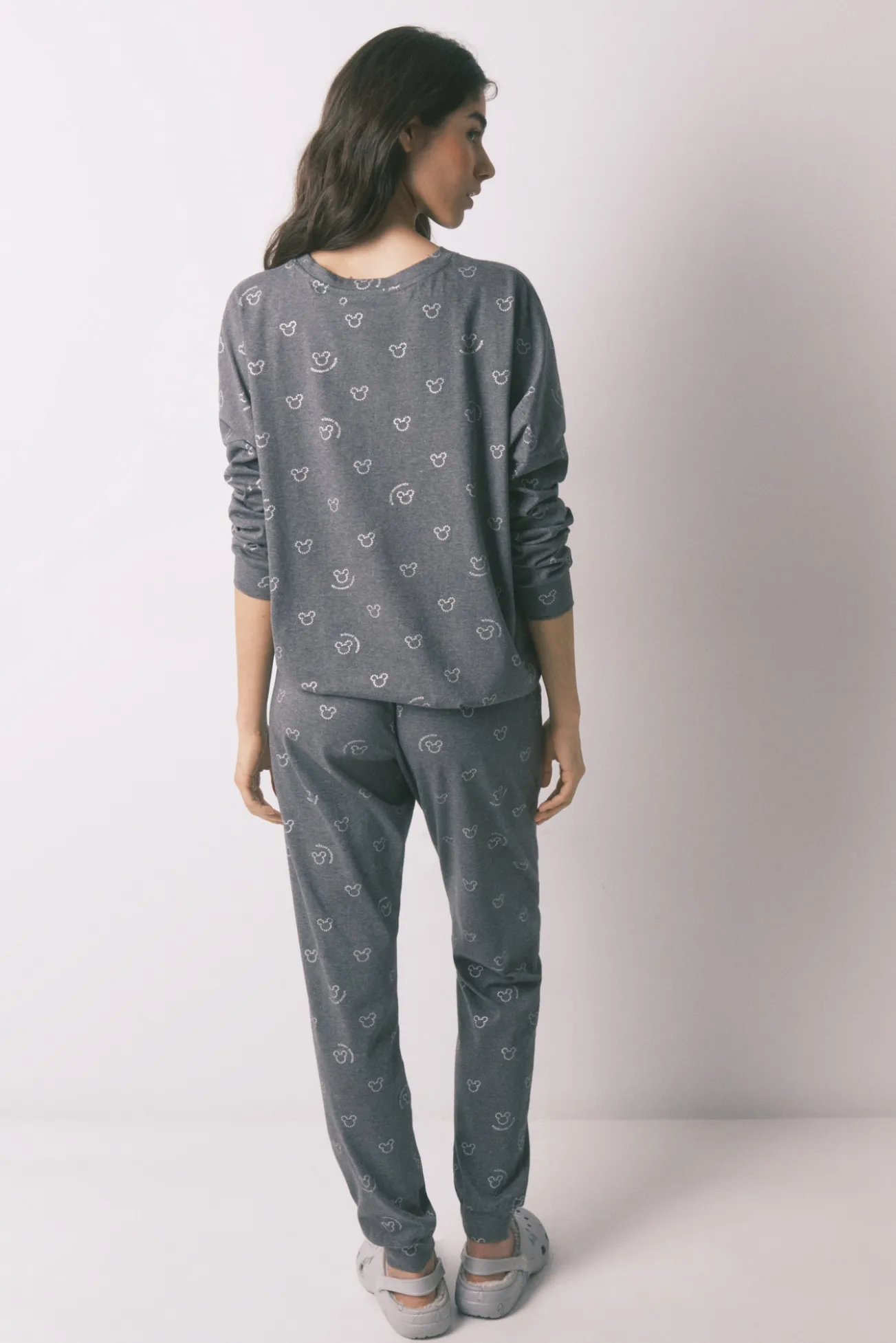Pijama largo 100% algodón gris logo Mickey