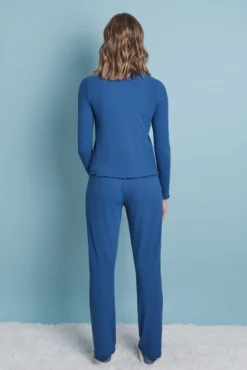 Pijama largo canalé suave azul
