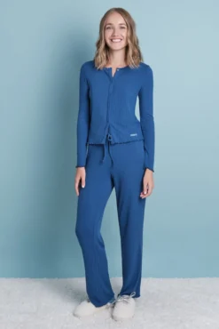 Pijama largo canalé suave azul
