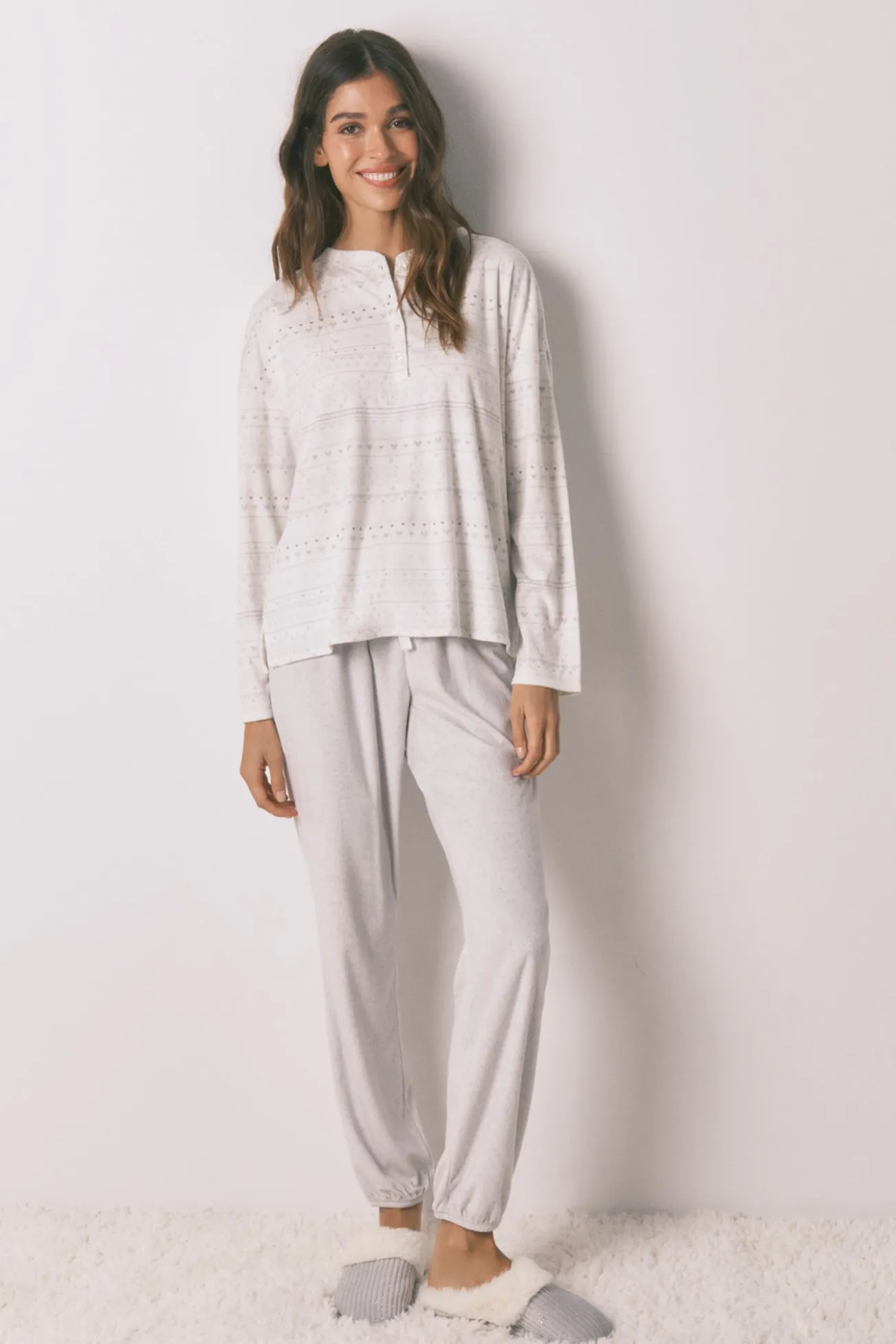 Pijama largo polar suave cenefas gris
