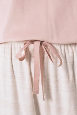 Pijama largo polar suave cenefas rosa