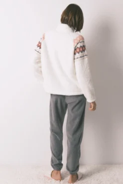 Pijama largo polar suave estampado fair isle