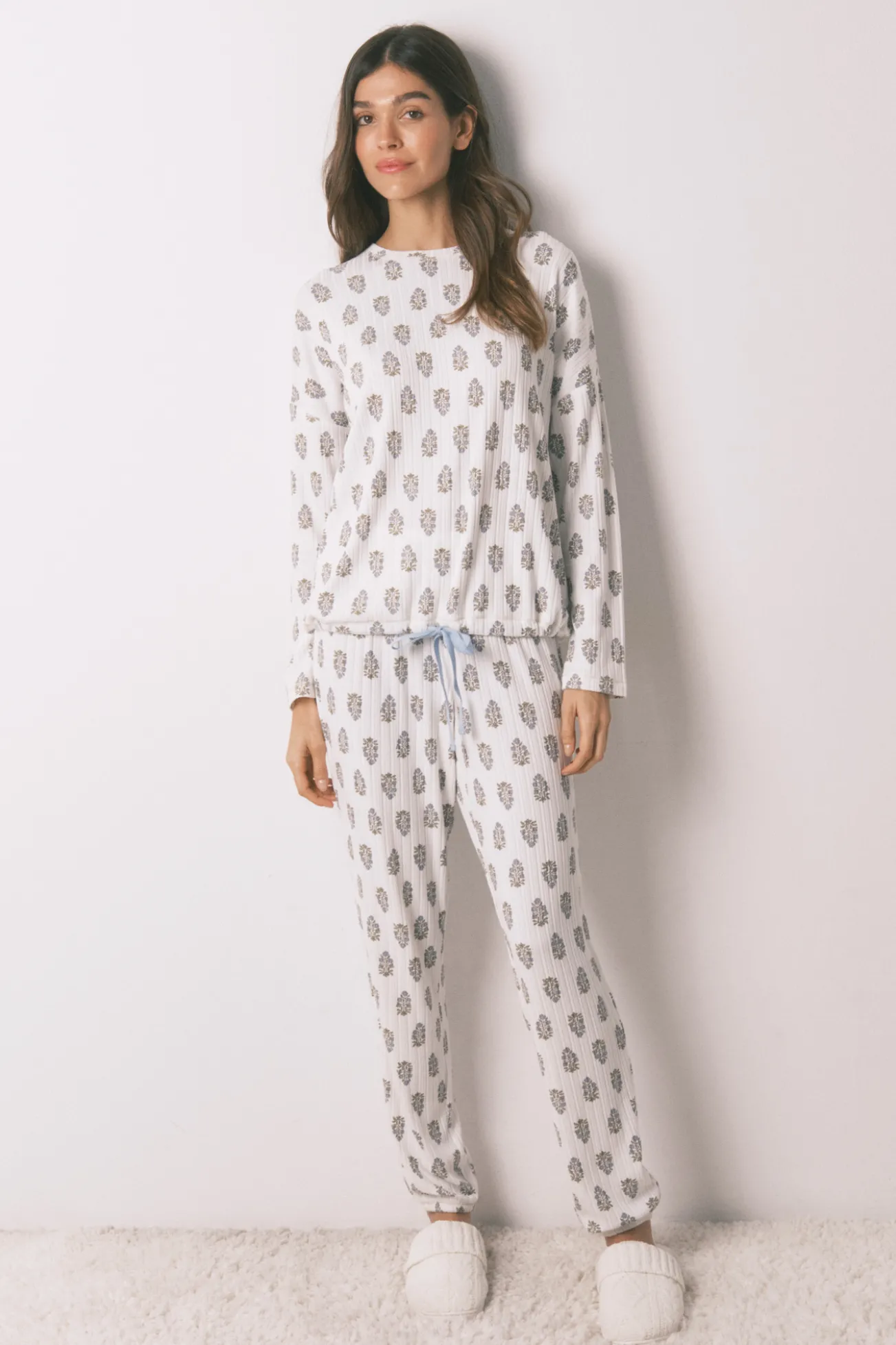 Pijama largo super soft flores