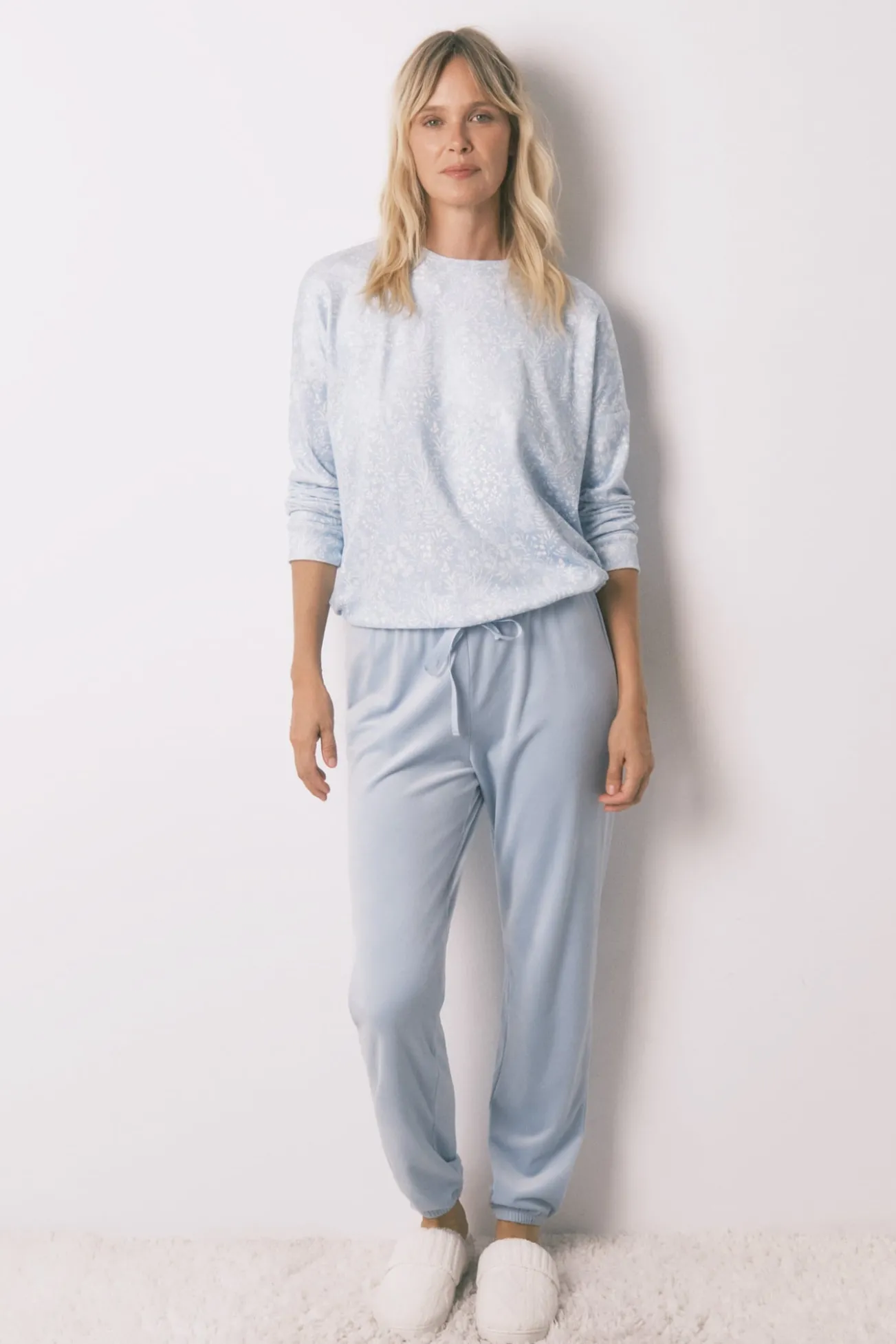 Pijama largo terciopelo brillo flores azul